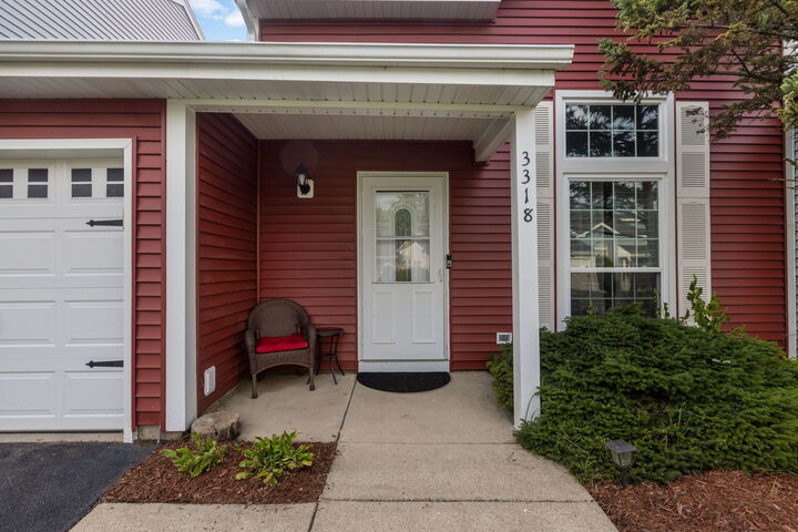 Property Photo: 3318 Southport Drive IL 60042