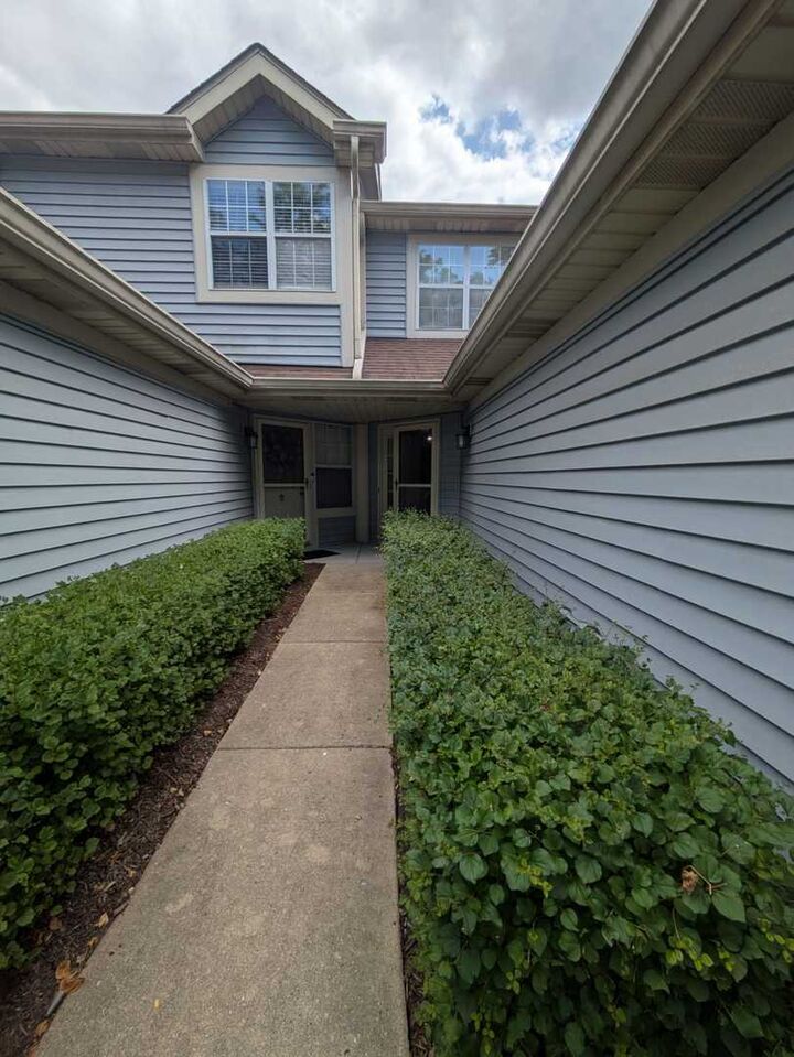 Property Photo:  1054 Rockport Drive 1  IL 60188 
