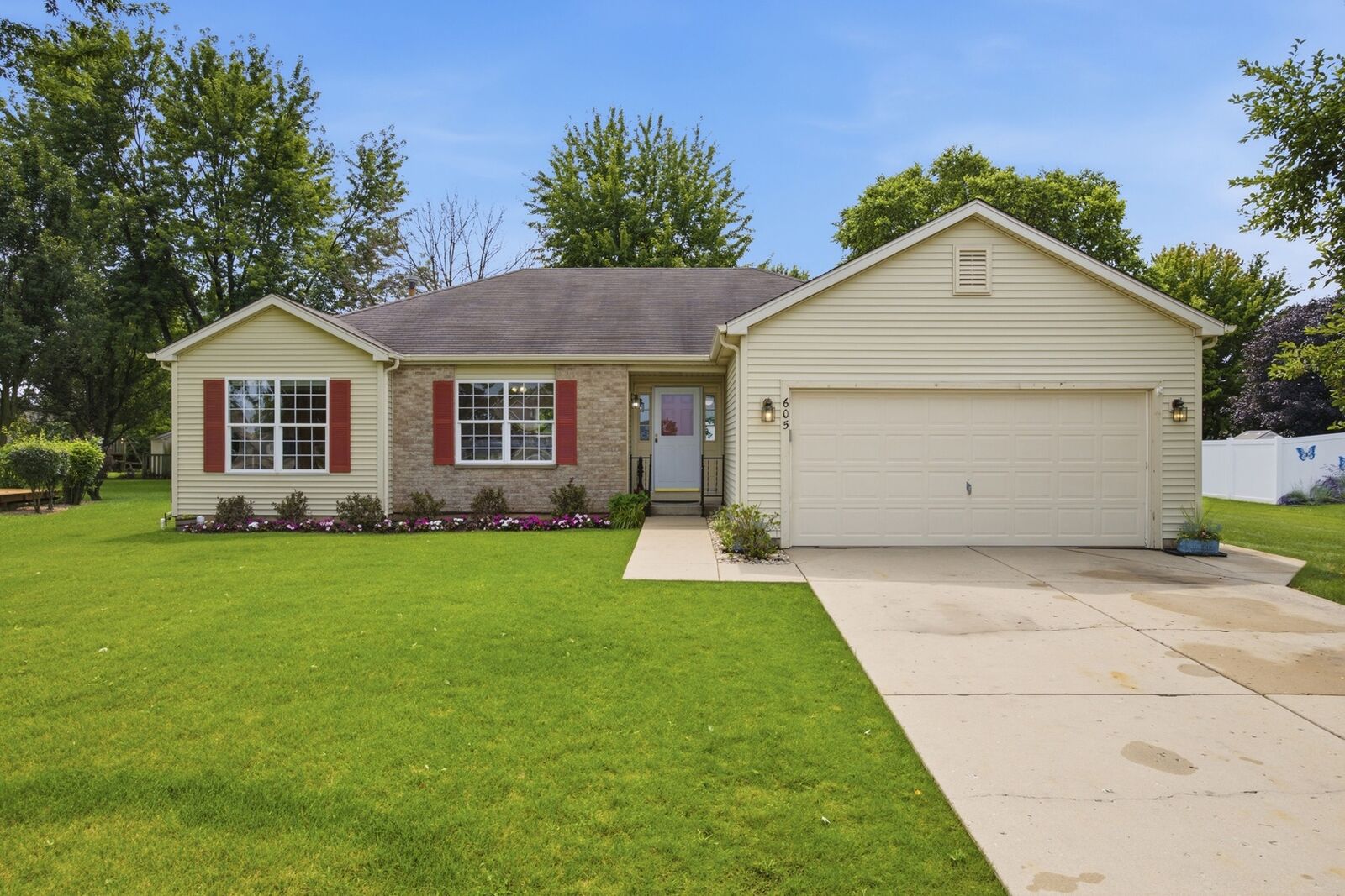 Property Photo:  605 Tanglewood Trail  IL 60050 