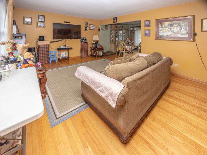 Property Photo: 2105 Glenwood Avenue IL 60435
