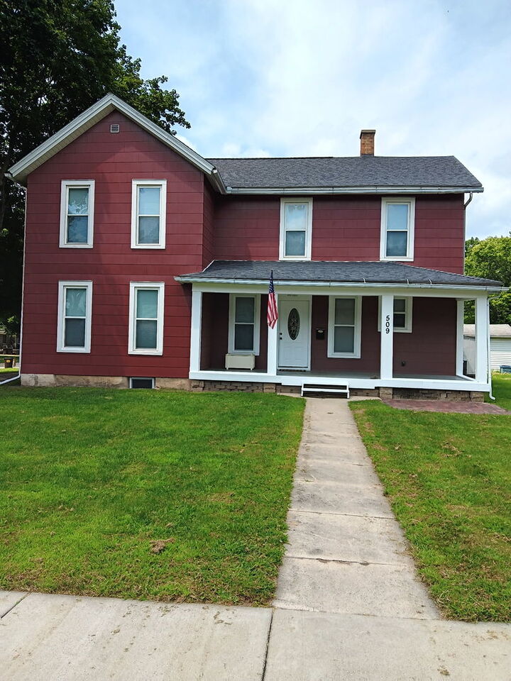 Property Photo: 509 S Madison Street IL 61270