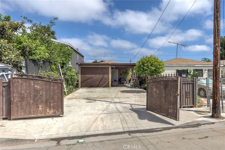 Property Photo:  2019 E Shauer  CA 90222 