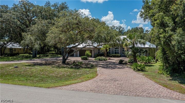 Property Photo:  4033 Oak Haven Drive  FL 33935 