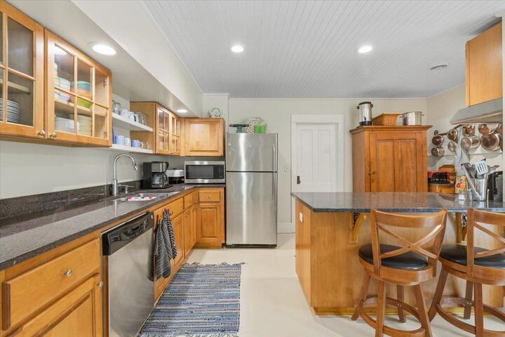 Property Photo:  