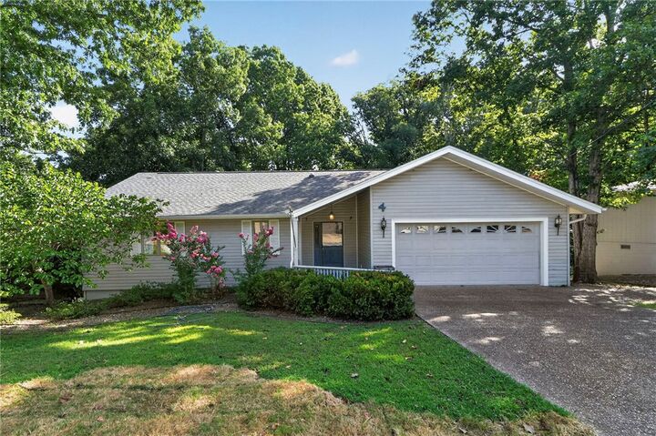 Property Photo:  4 Brecknock Drive  AR 72714 