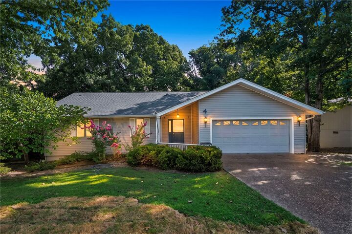 Property Photo:  4 Brecknock Drive  AR 72714 