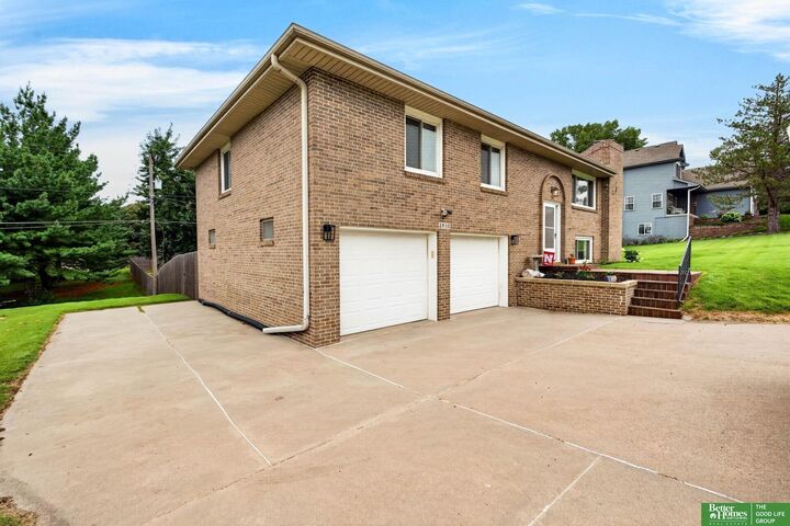 Property Photo:  2610 N 138 Street  NE 68164 