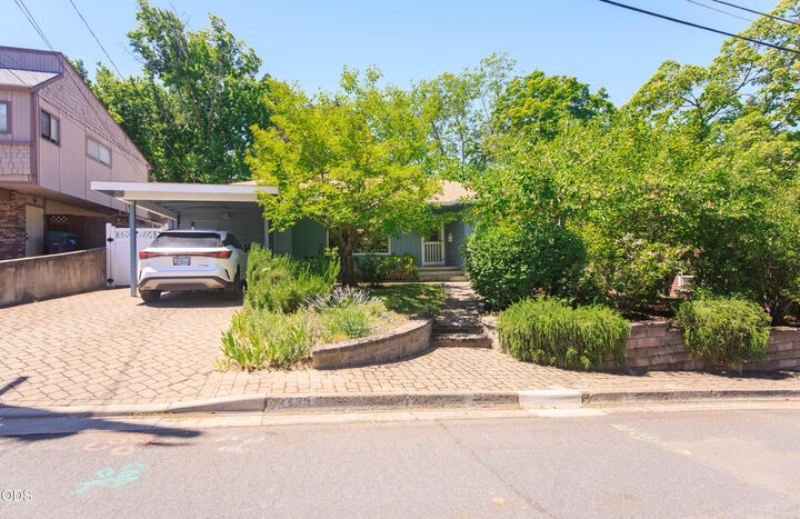 Property Photo: 429 Morton Street OR 97520