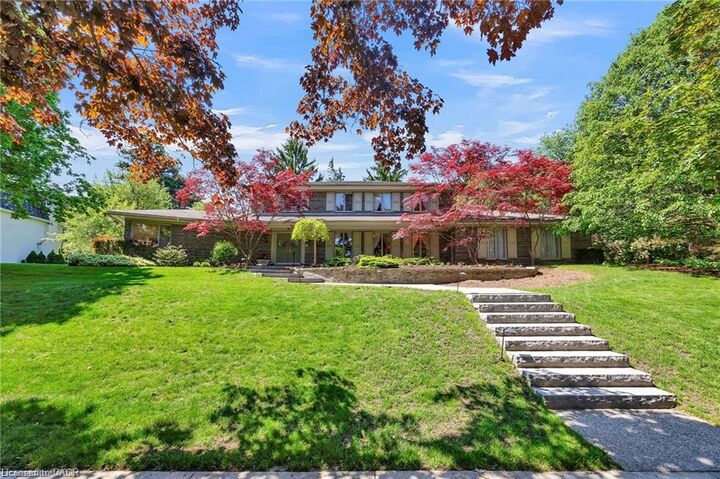 61 Huntley Crescent — photo 1