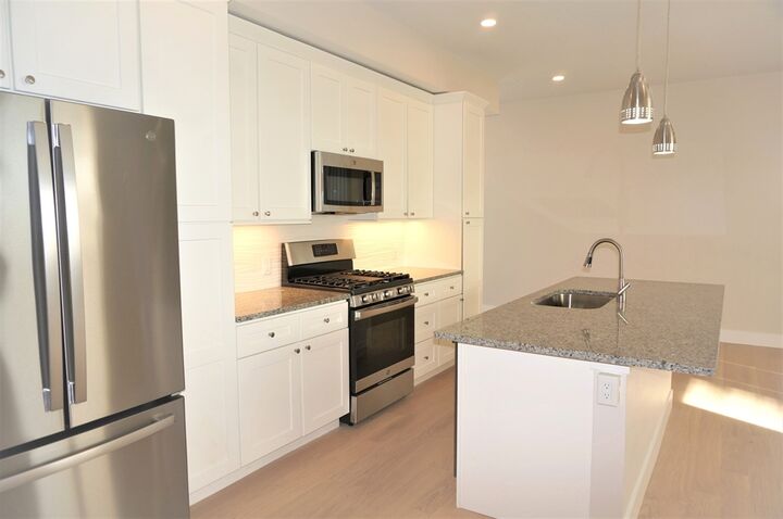 Property Photo: 99 Moody Street 5 MA 02453