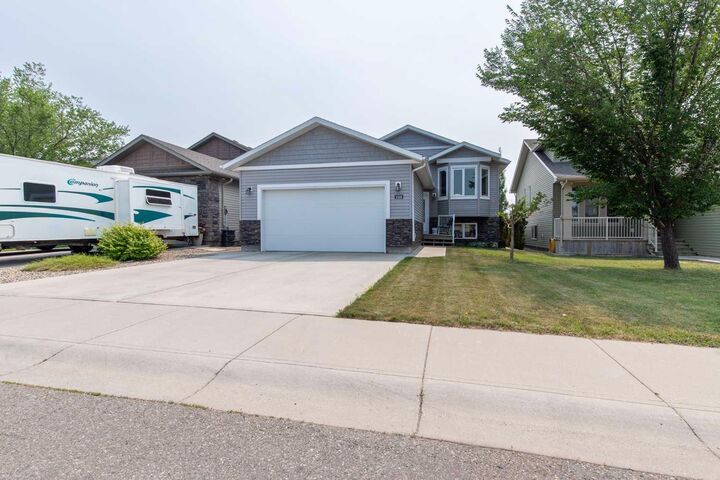 Property Photo:  195 Mt Sundial Court W  AB T1J 5C2 