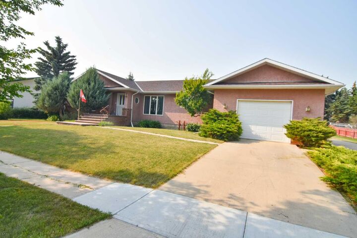 Property Photo: 250 2 Avenue W AB T0J 2R0