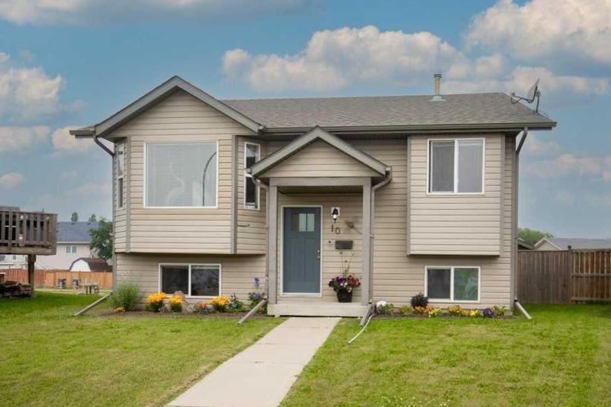 Property Photo: 10 Hansen Close AB T4S 2P1