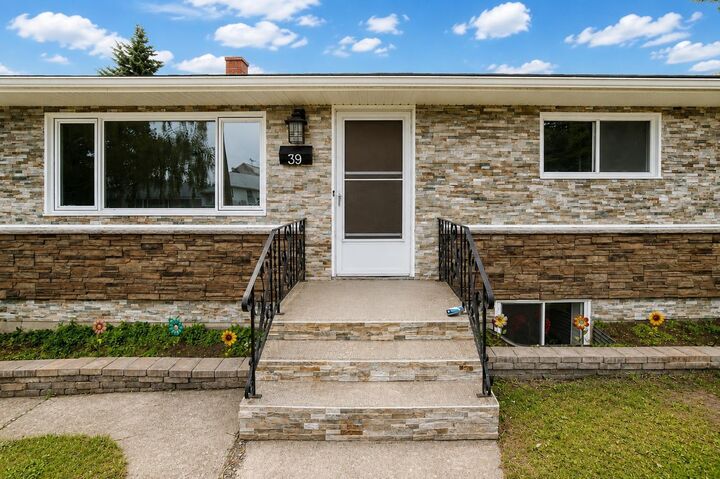 Property Photo: 39 Healy Drive SW AB T2V 2Z8