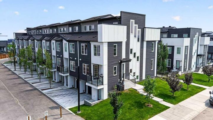 Property Photo: 474 Seton Circle SE 709 AB T3M 3P6