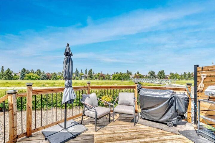 156 Aspen Creek Crescent — photo 1