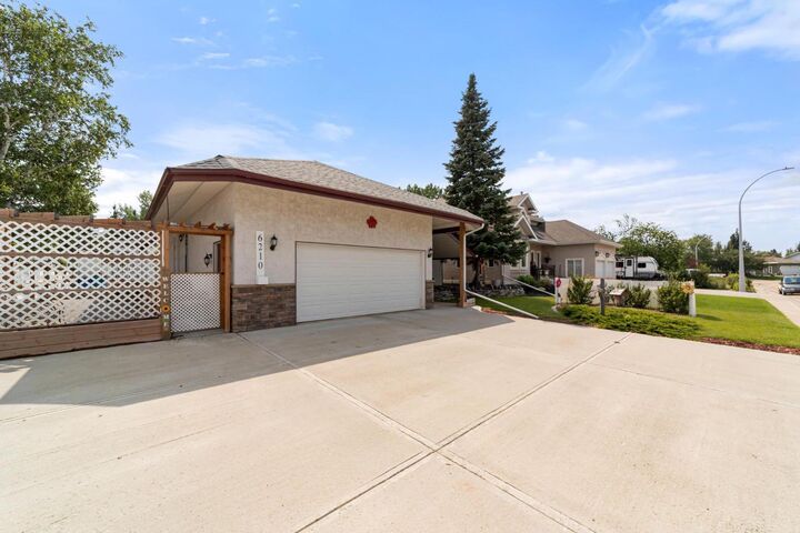 Property Photo: 6210 53 Avenue AB T4V 4H4