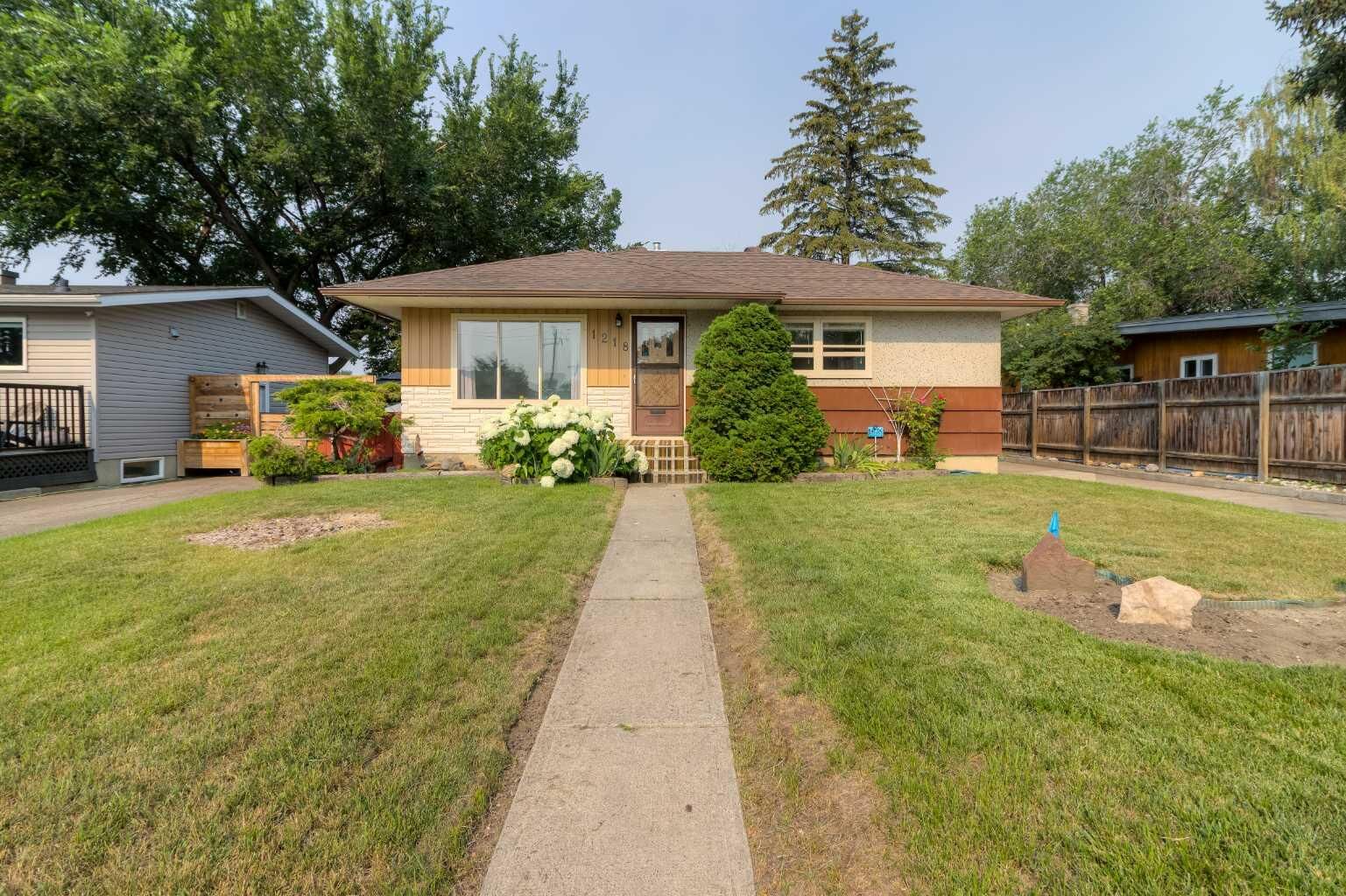 Property Photo:  1218 18 Street N  AB T1H 3H6 