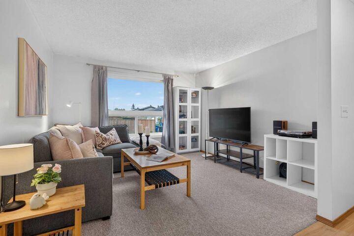 Property Photo:  179 Pinecliff Close NE  AB T1Y 4N4 