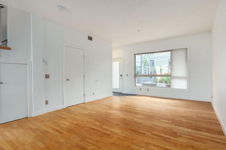 Property Photo: 118 8 Street NE 213 AB T2E 1M2