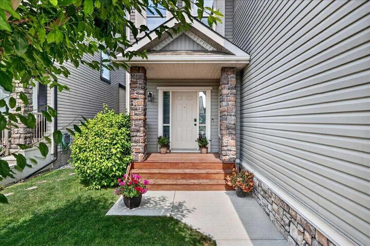 Property Photo:  1418 Kings Heights Boulevard SE  AB T4A 0A1 