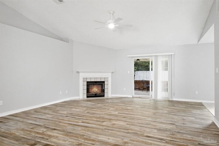 Property Photo: 9075 Caribbean Dr FL 32506