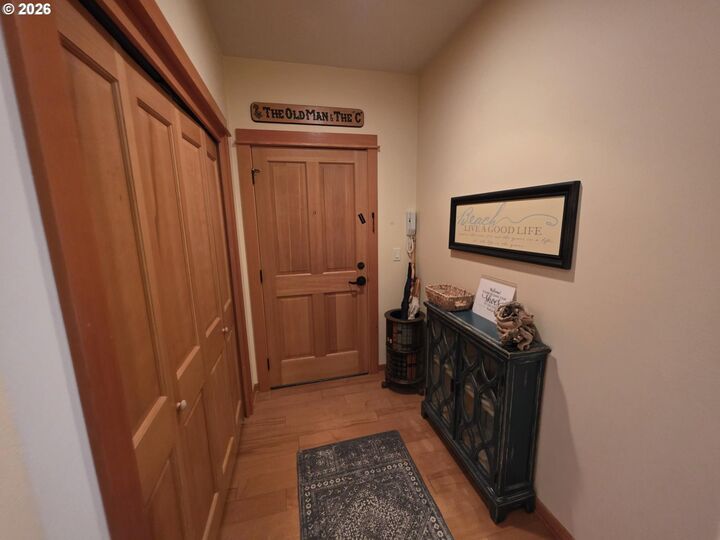 Property Photo: 123 S Hemlock St 203 OR 97110
