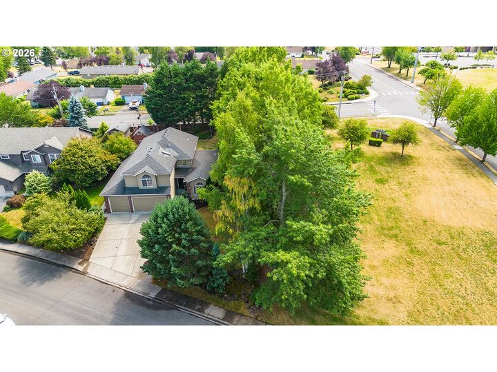 Property Photo:  1840 NW 29th Cir  WA 98607 