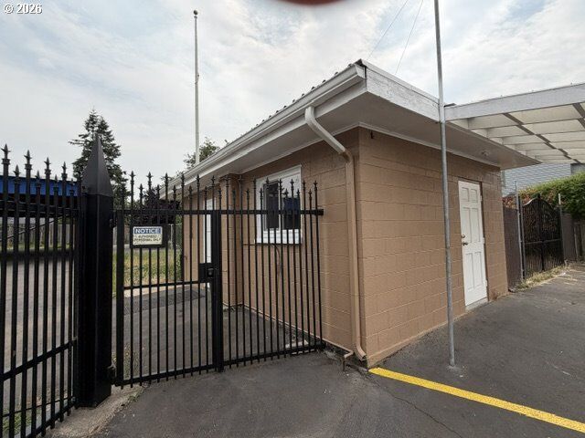 Property Photo:  11307 NE Glisan St  OR 97220 
