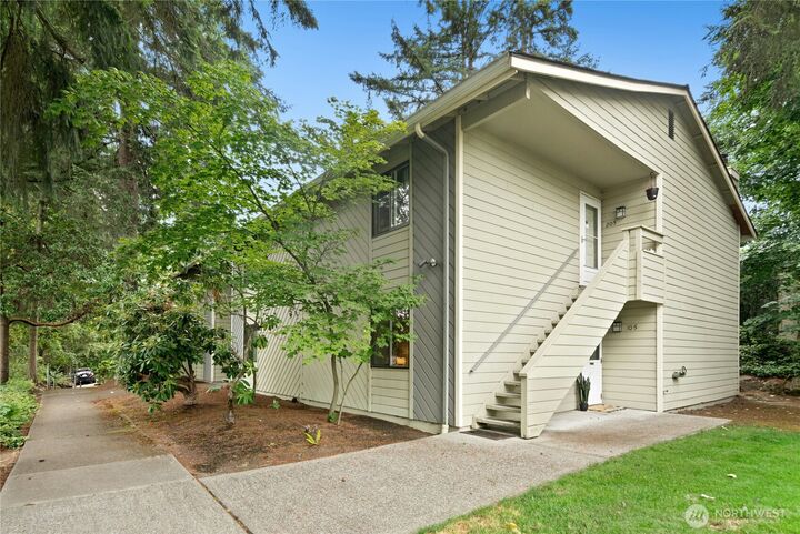 Property Photo:  5506 SW 220th St  SW A203  WA 98043 
