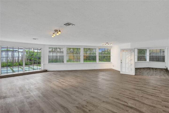 Property Photo: 5981 NE 22nd Way FL 33308