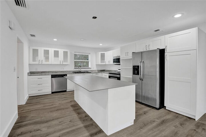 Property Photo:  5981 NE 22nd Way  FL 33308 