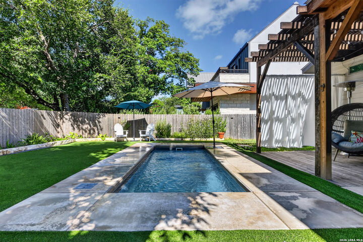 Property Photo: 426 E Fest TX 78204