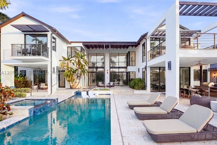 Property Photo: 3714 Pine Lake Dr FL 33332