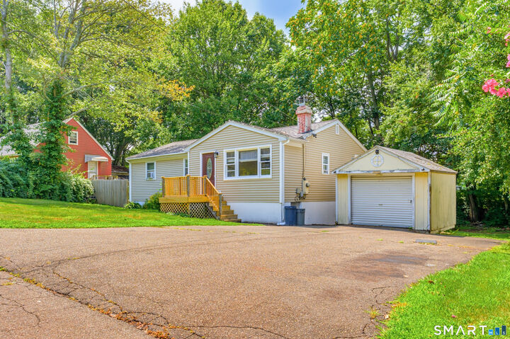 Property Photo:  86 Crest Avenue  CT 06513 