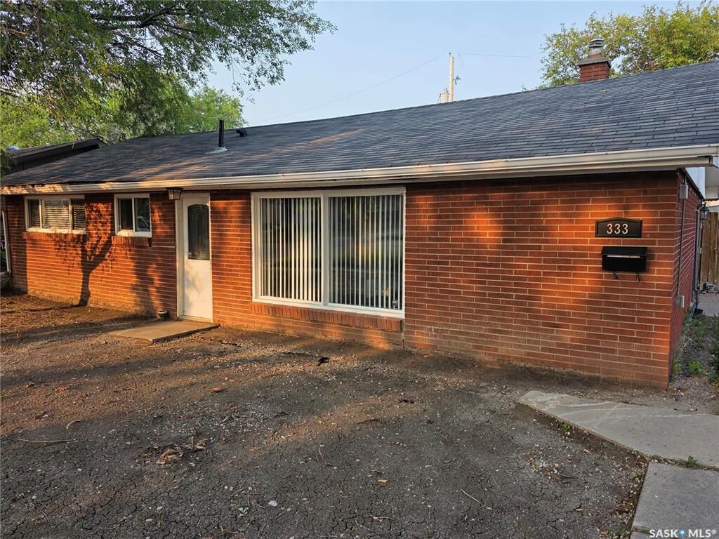 Property Photo: 333 Elphinstone Street SK S4R 3W7
