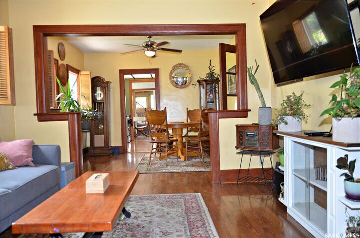 Property Photo:  517 Bedford Road  SK S7L 0E7 