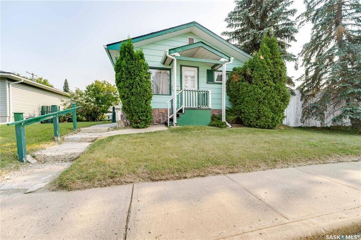Property Photo:  1233 Coteau Street W  SK S6H 5G7 