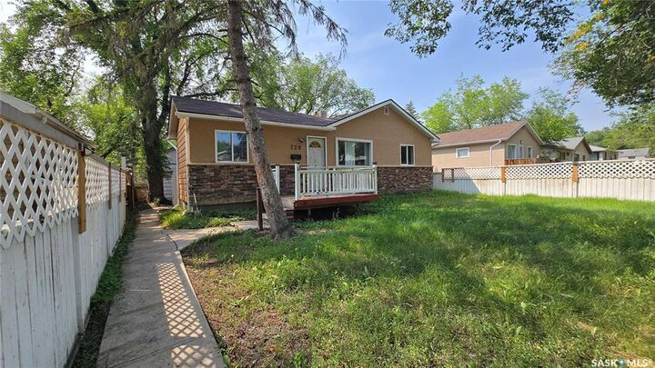 Property Photo:  728 Argyle Street  SK S4T 3P6 