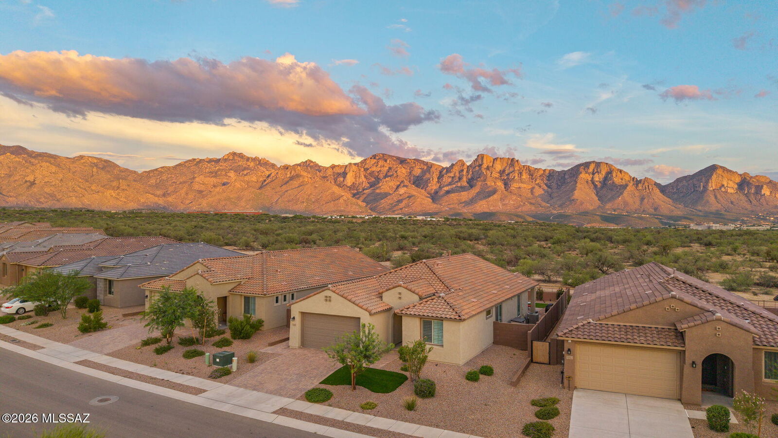 Property Photo: 1366 E Paseo Arroyo Mayor AZ 85755