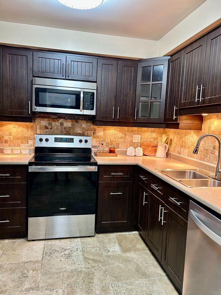 Property Photo: 87 Avenue Road ON L4C 9N6