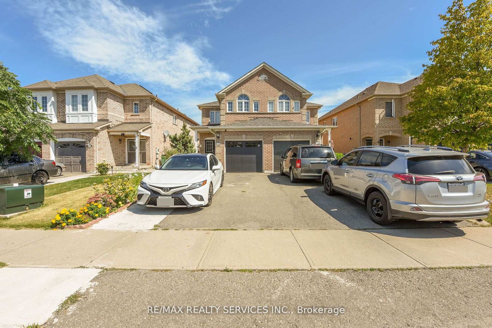 Property Photo:  172 Native Landing Crescent Upper  ON L6X 5A7 