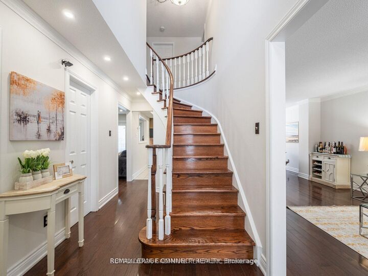 Property Photo:  1552 Dellbrook Avenue  ON L1X 2L7 