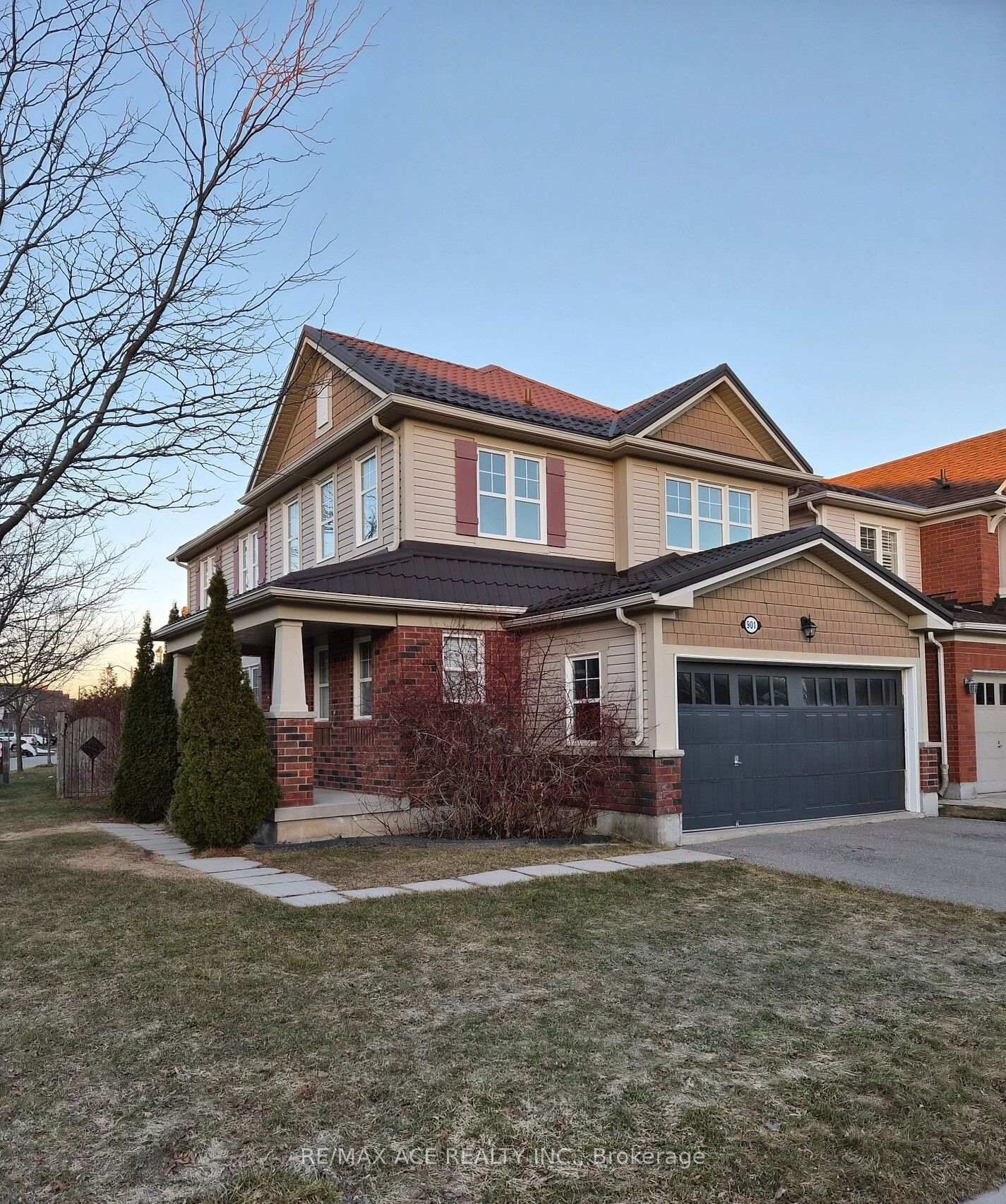 Property Photo:  901 Rigo Crossing Crescent  ON L9T 8E1 