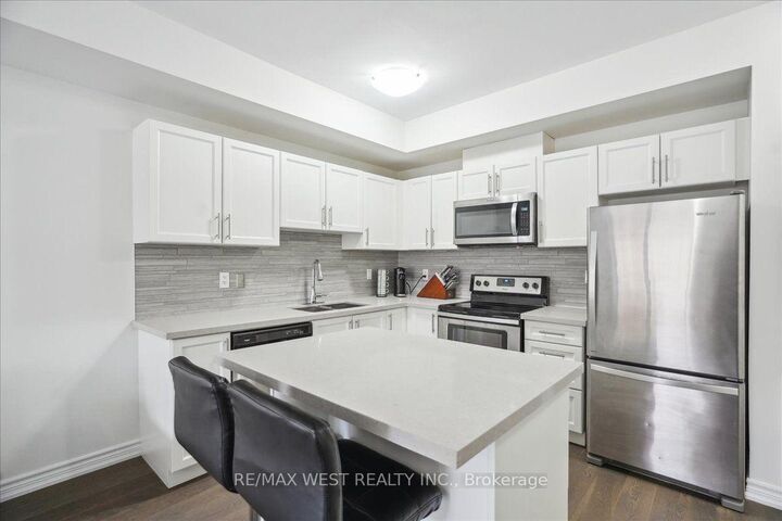 Property Photo: 196 Pine Grove Road 25 ON L4L 0H8