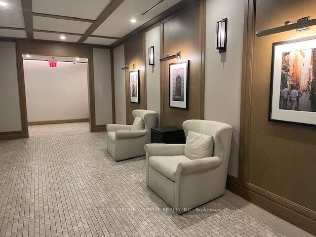 Property Photo:  800 Lawrence Avenue W 403  ON M6A 0B1 
