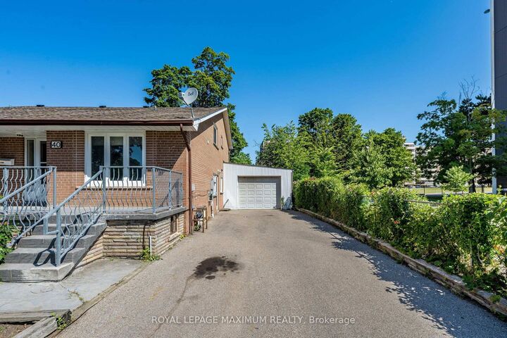 Property Photo:  40 Broadoaks Drive  ON M3J 1E6 
