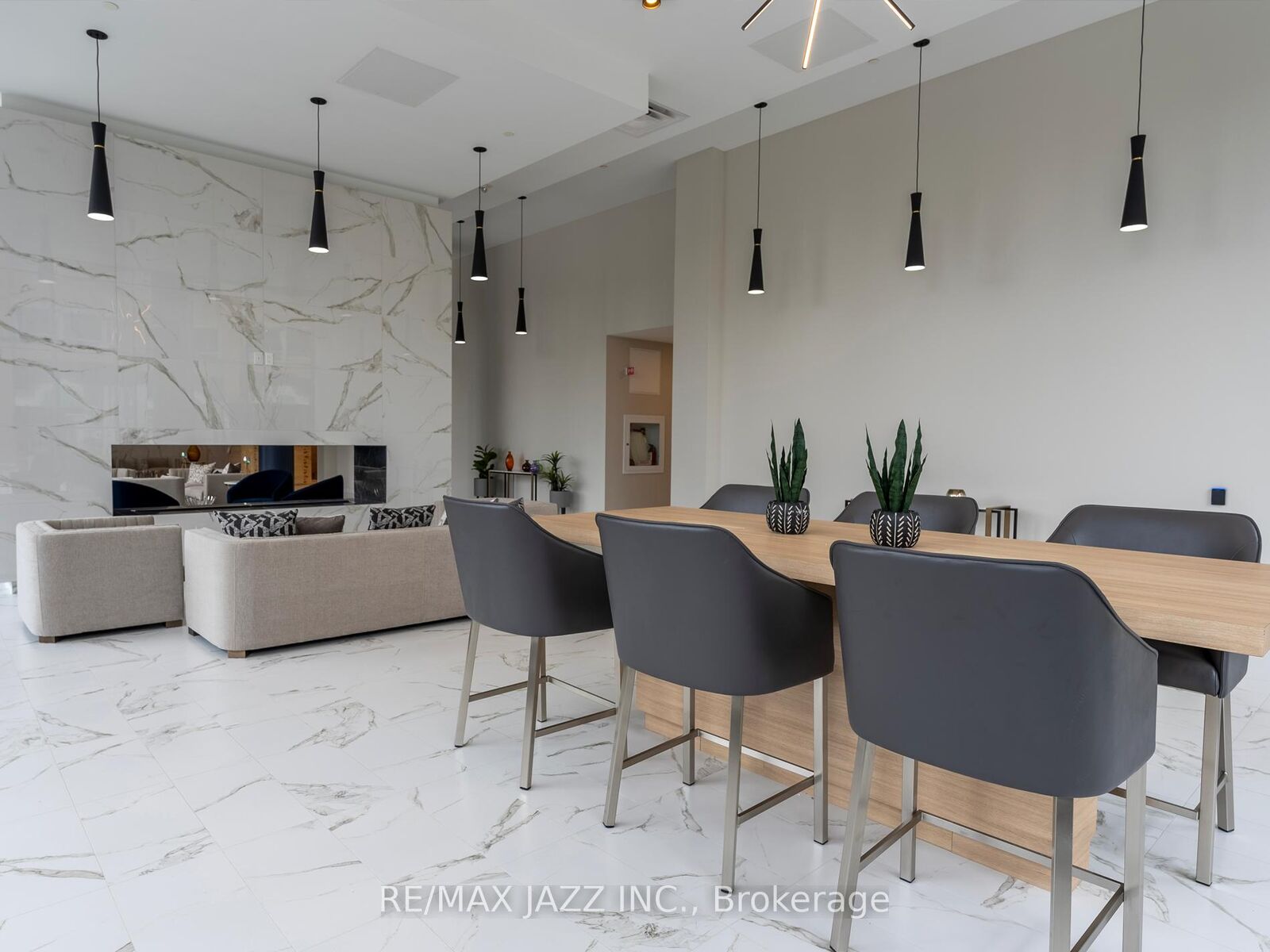 Property Photo:  80 Bond Street E 606  ON L1G 0E6 