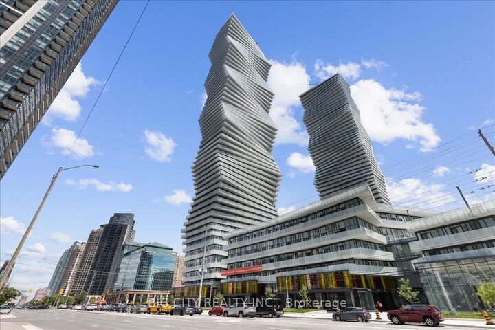 Property Photo:  3900 Confederation Parkway 4012  ON L5B 0M3 