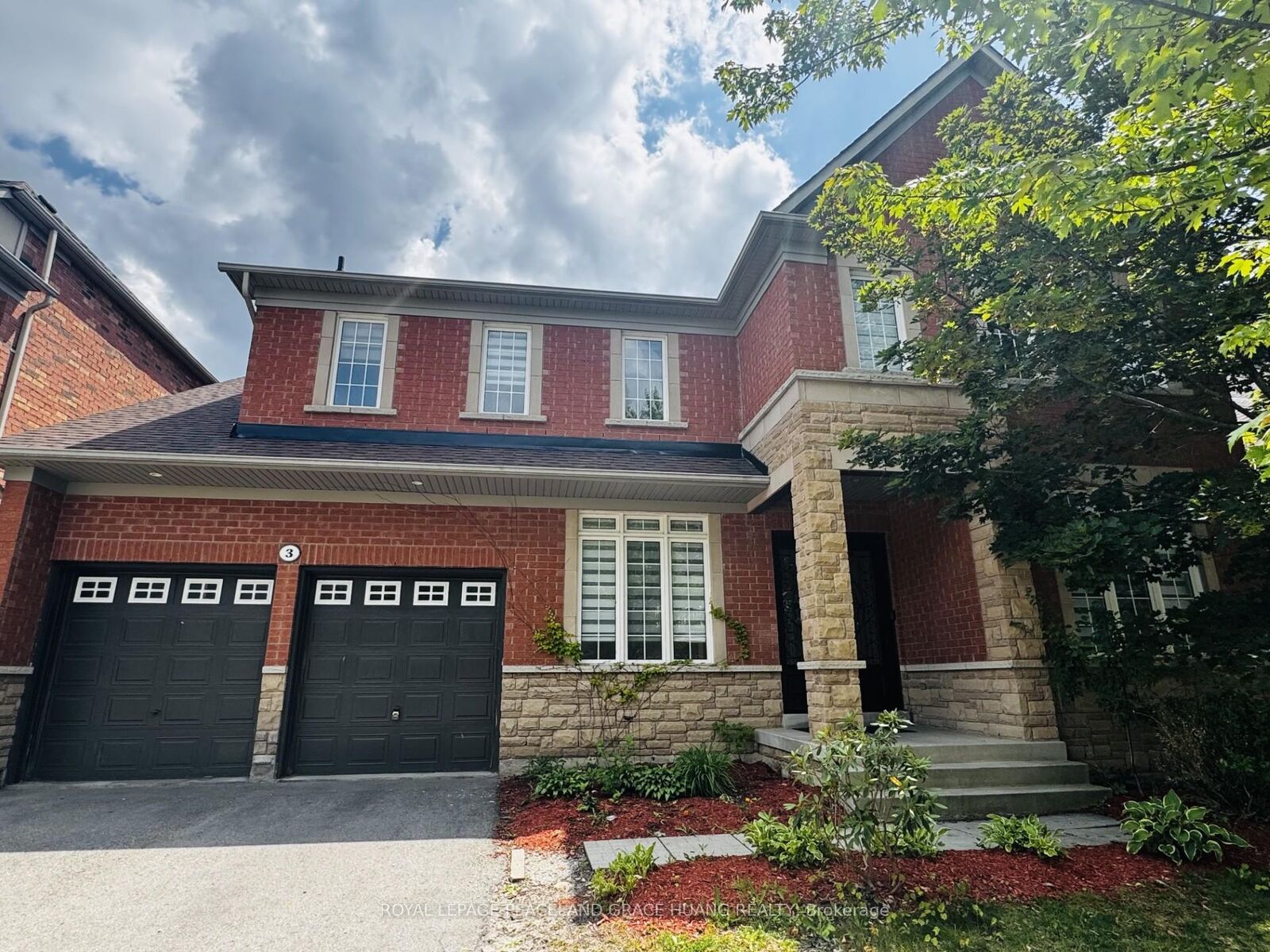 Property Photo:  3 Tarmack Drive  ON L4E 0E6 